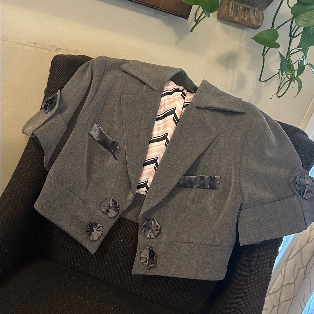 INC International Concepts Y2K Cropped Grey Blazer W/ Rosette details Preppy